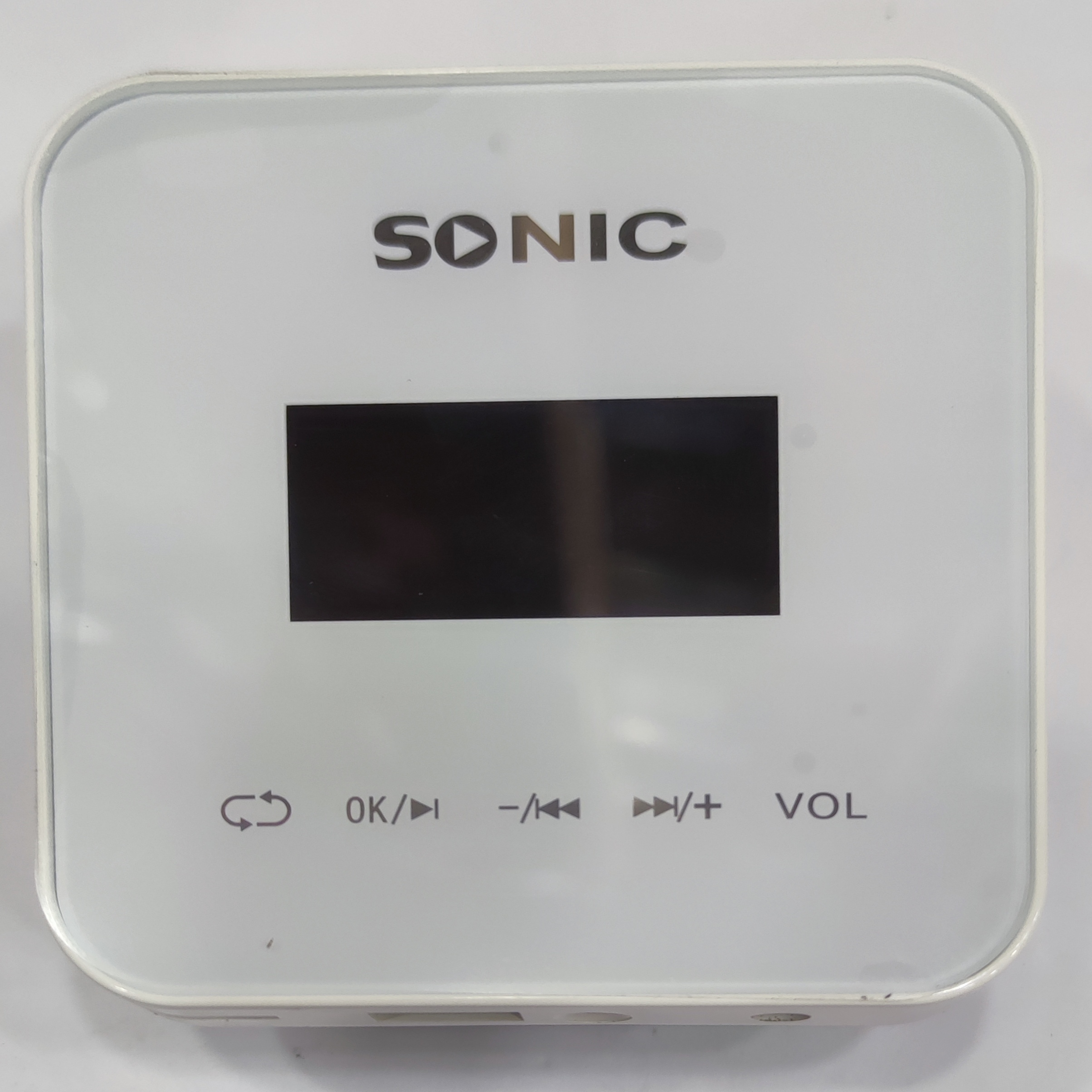 نظام صوتي 4 سماعة معدن + وحدة تحكم داخل الحائط من Sonic